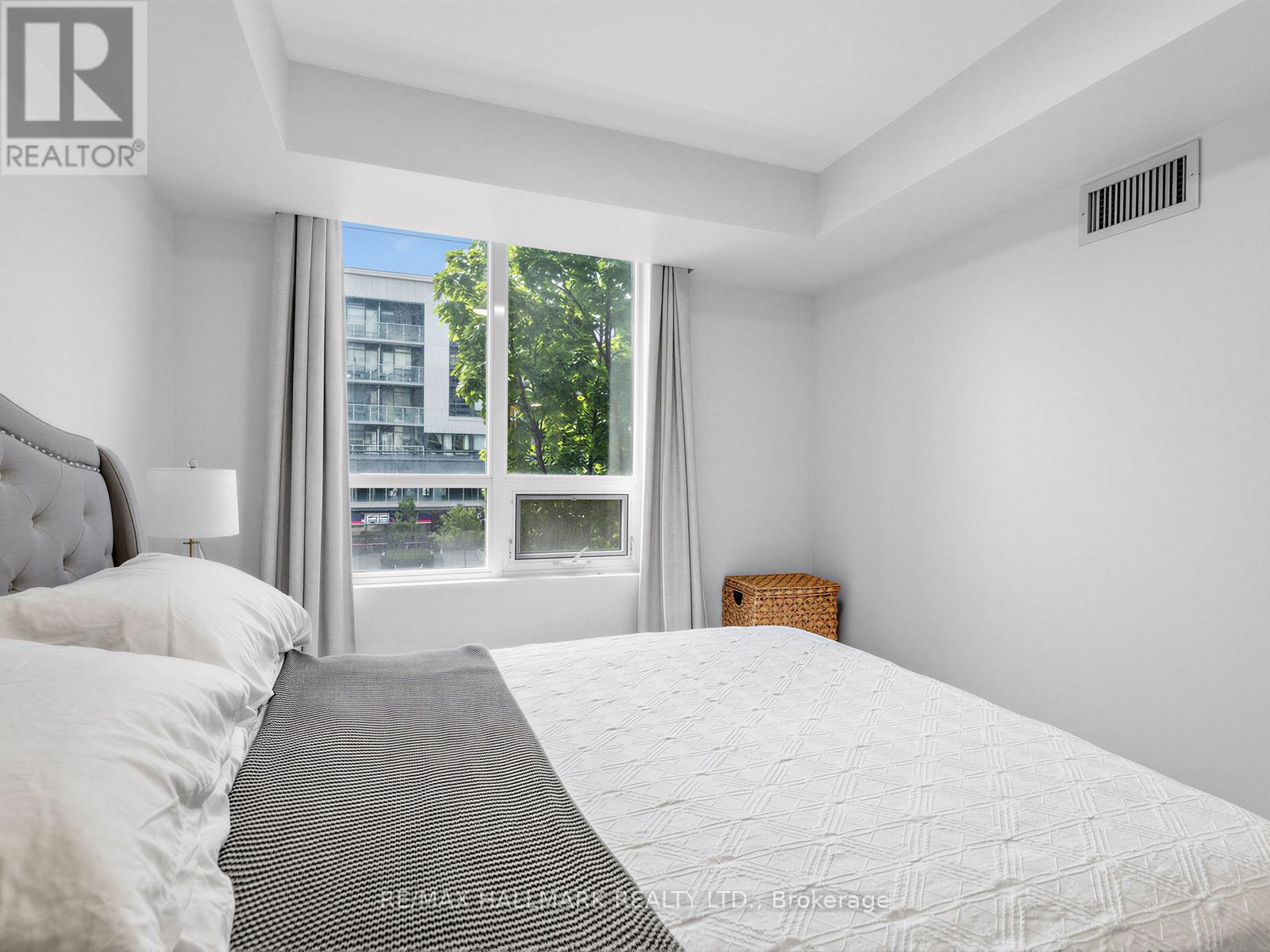 #215 650 SHEPPARD AVENUE E - 19