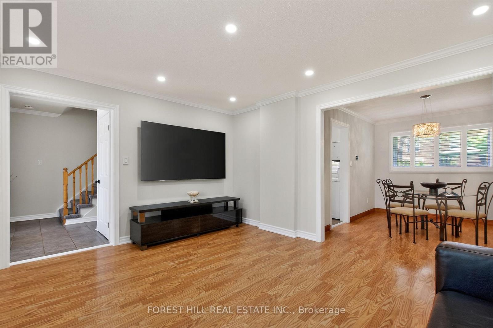 51 WINSTON CRESCENT - 11