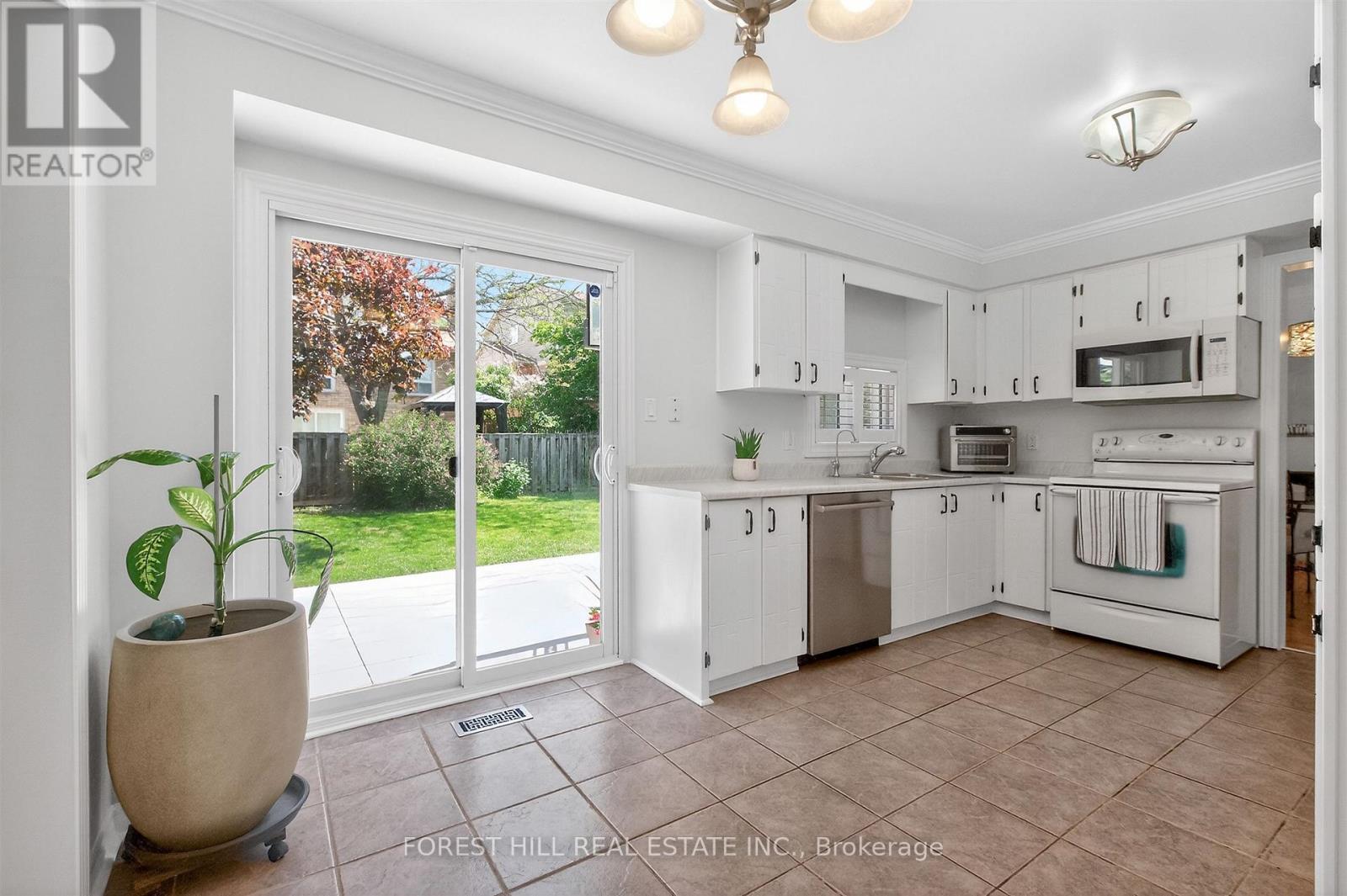 51 WINSTON CRESCENT - 16