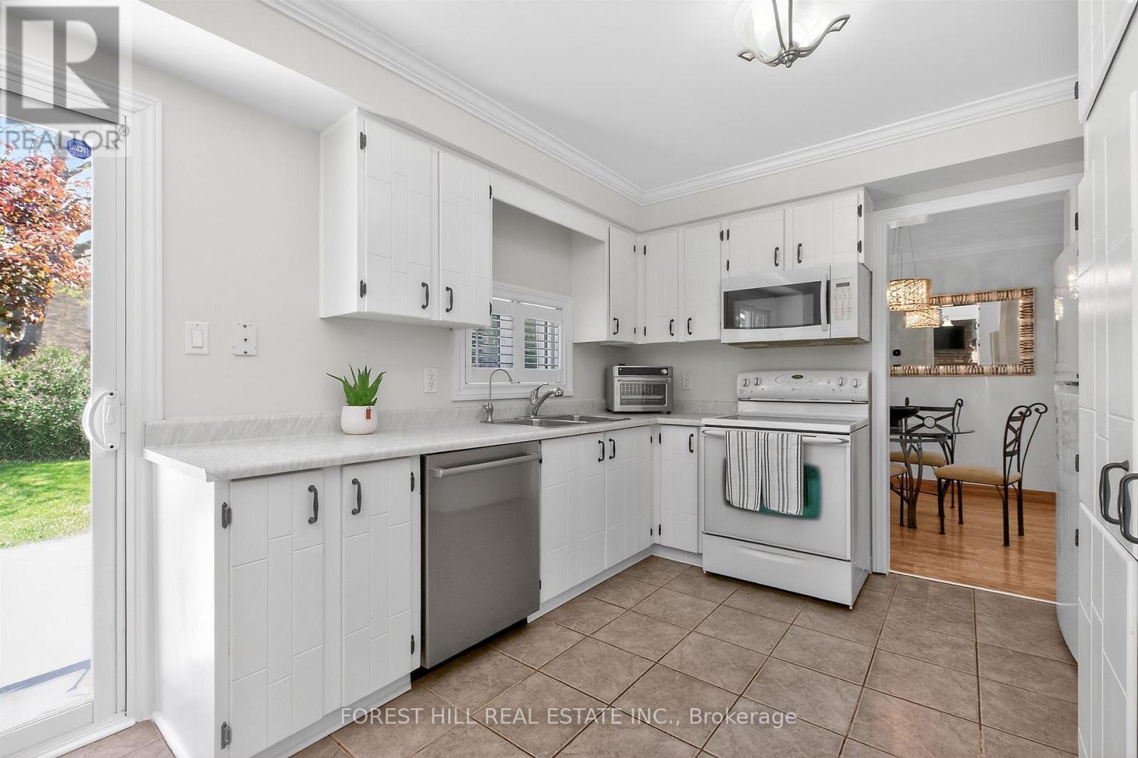 51 WINSTON CRESCENT - 17