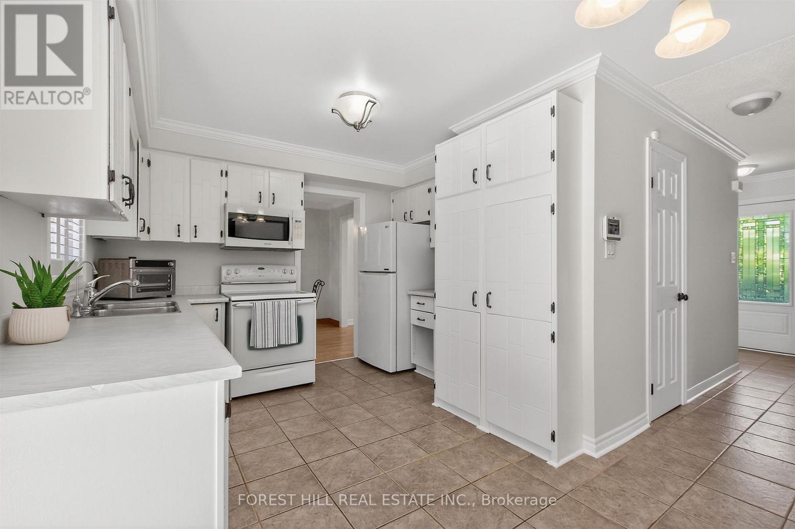 51 WINSTON CRESCENT - 18