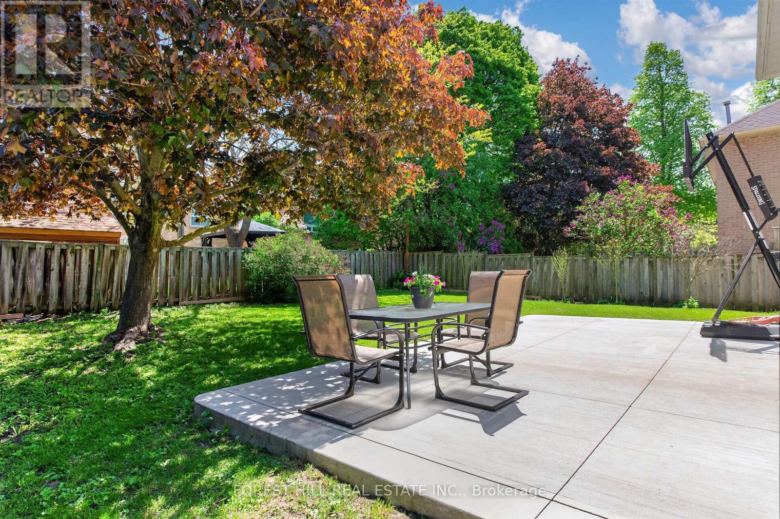 51 WINSTON CRESCENT - 32