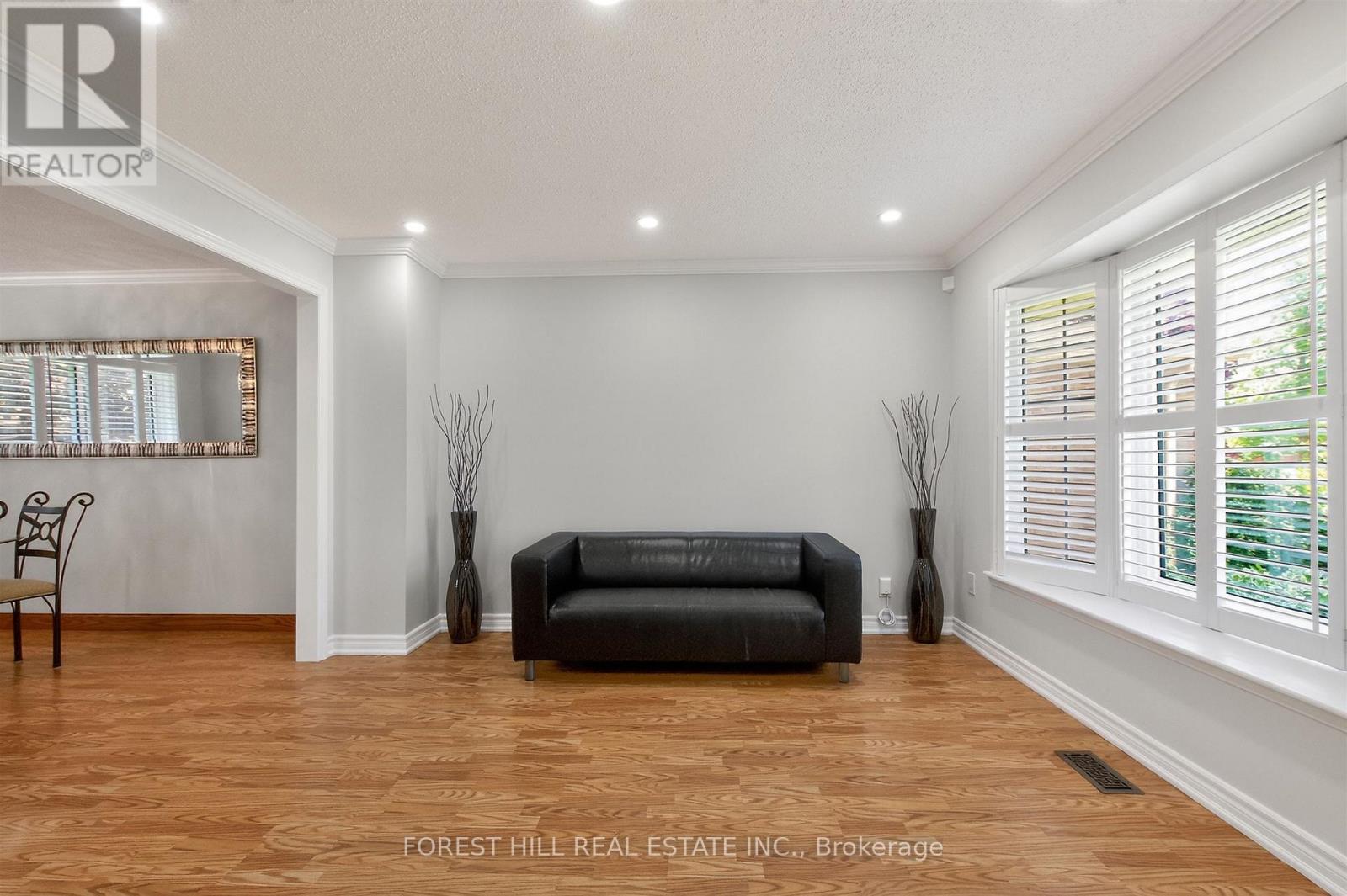 51 WINSTON CRESCENT - 6