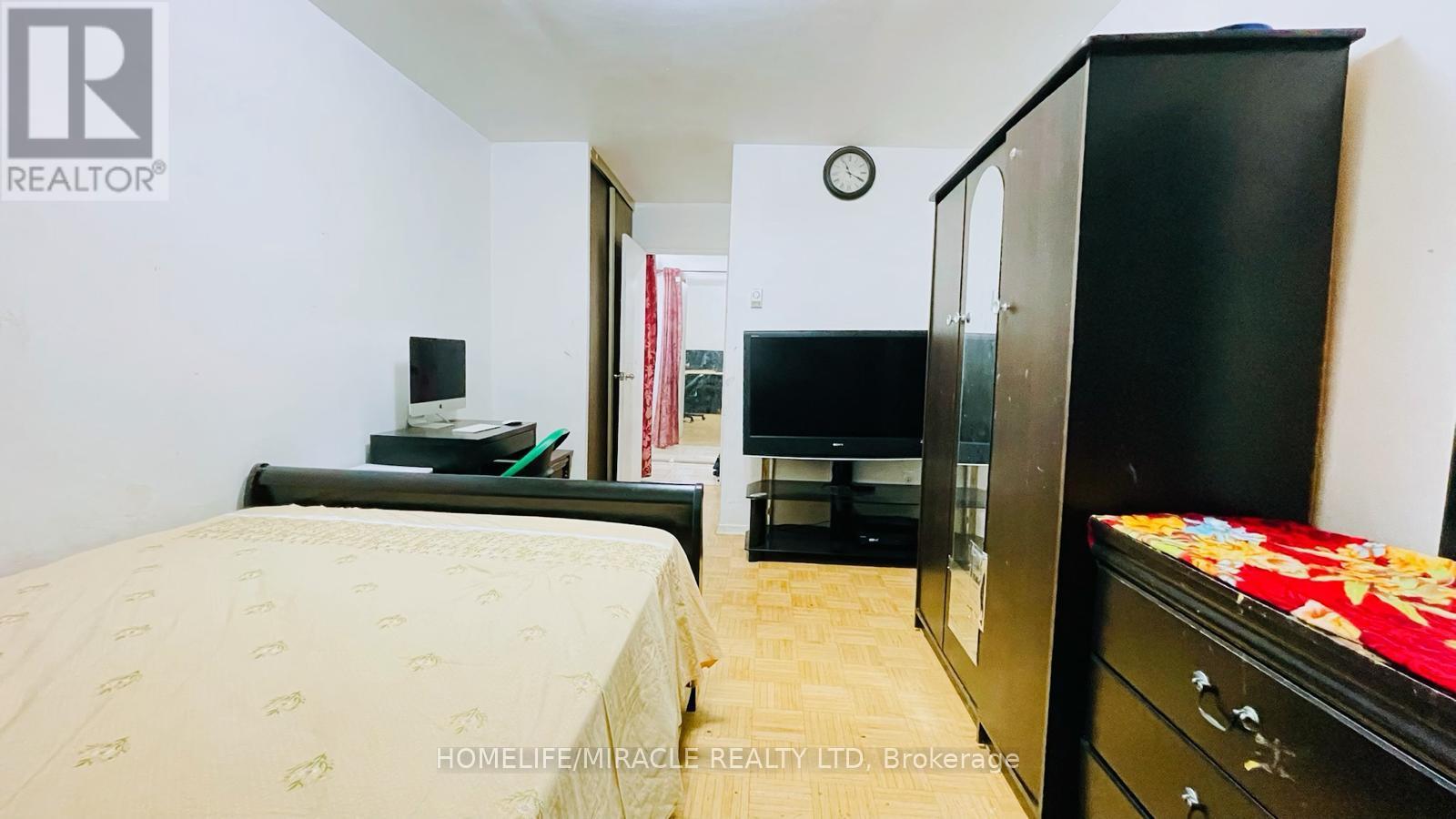#1108 5 MASSEY SQUARE - 16