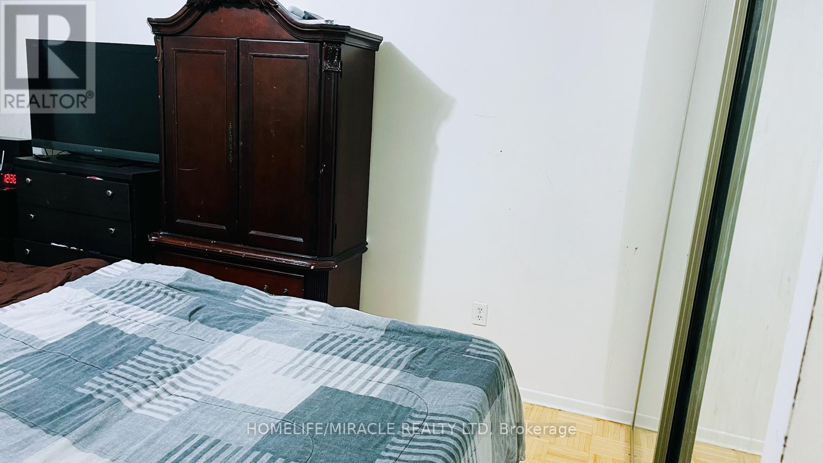 #1108 5 MASSEY SQUARE - 19