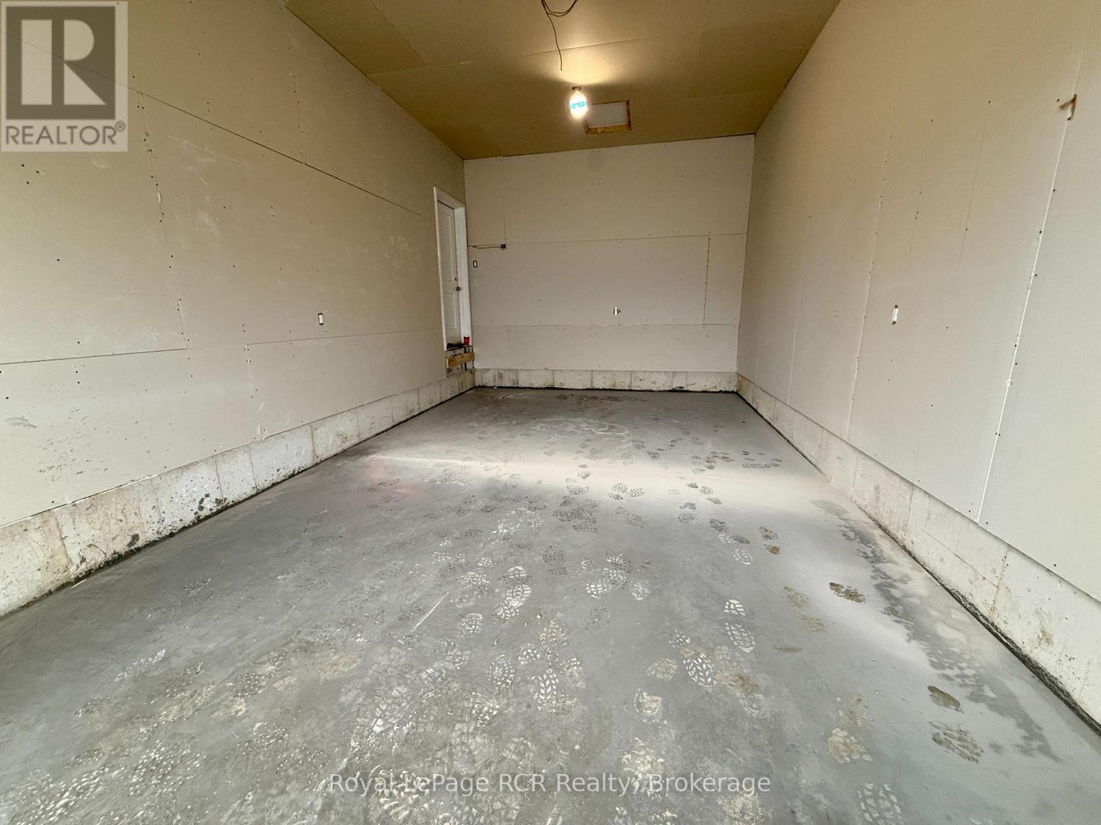 86 GRIFFITH STREET - 26