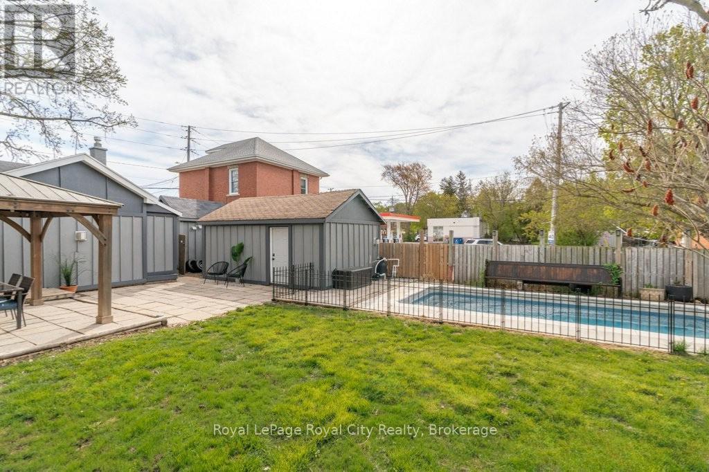 554 WOOLWICH STREET