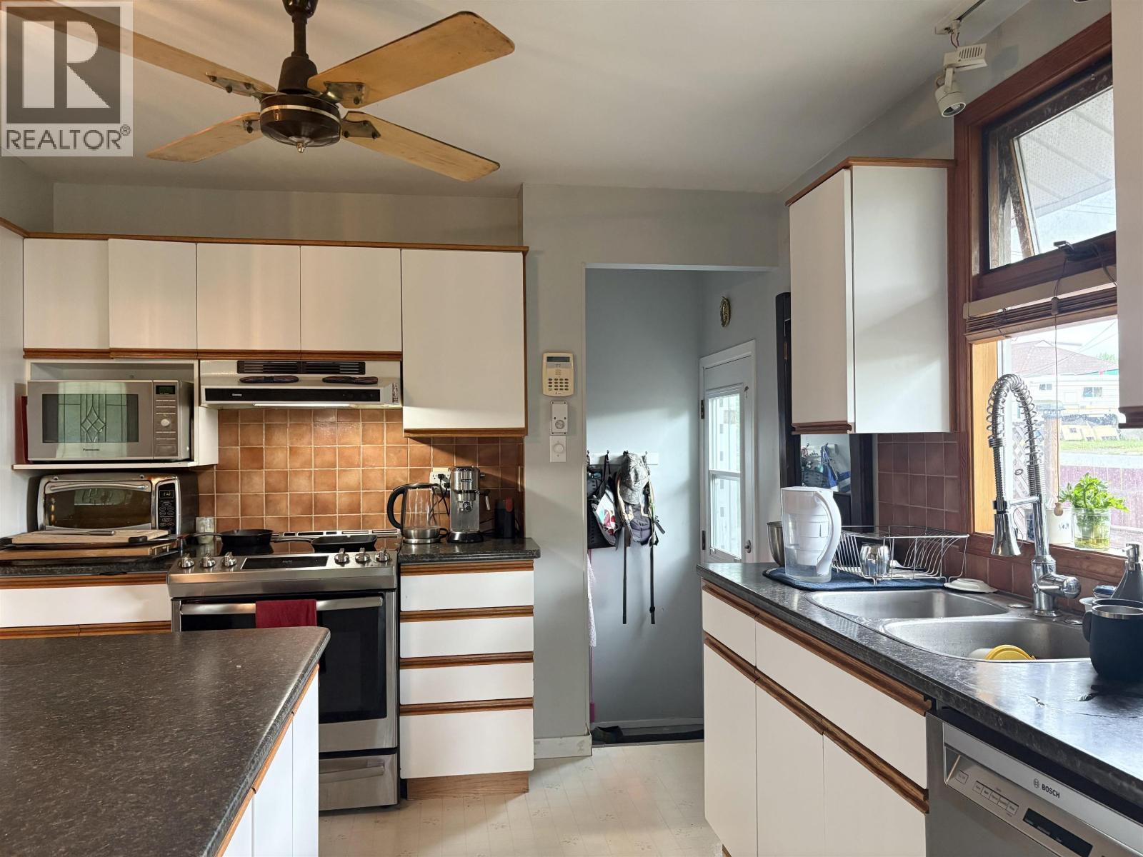 1505 HEMLOCK STREET - 3
