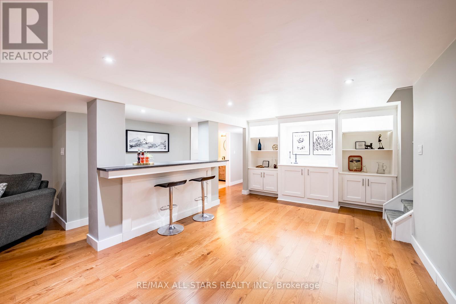 77 DORMAN DRIVE - 32