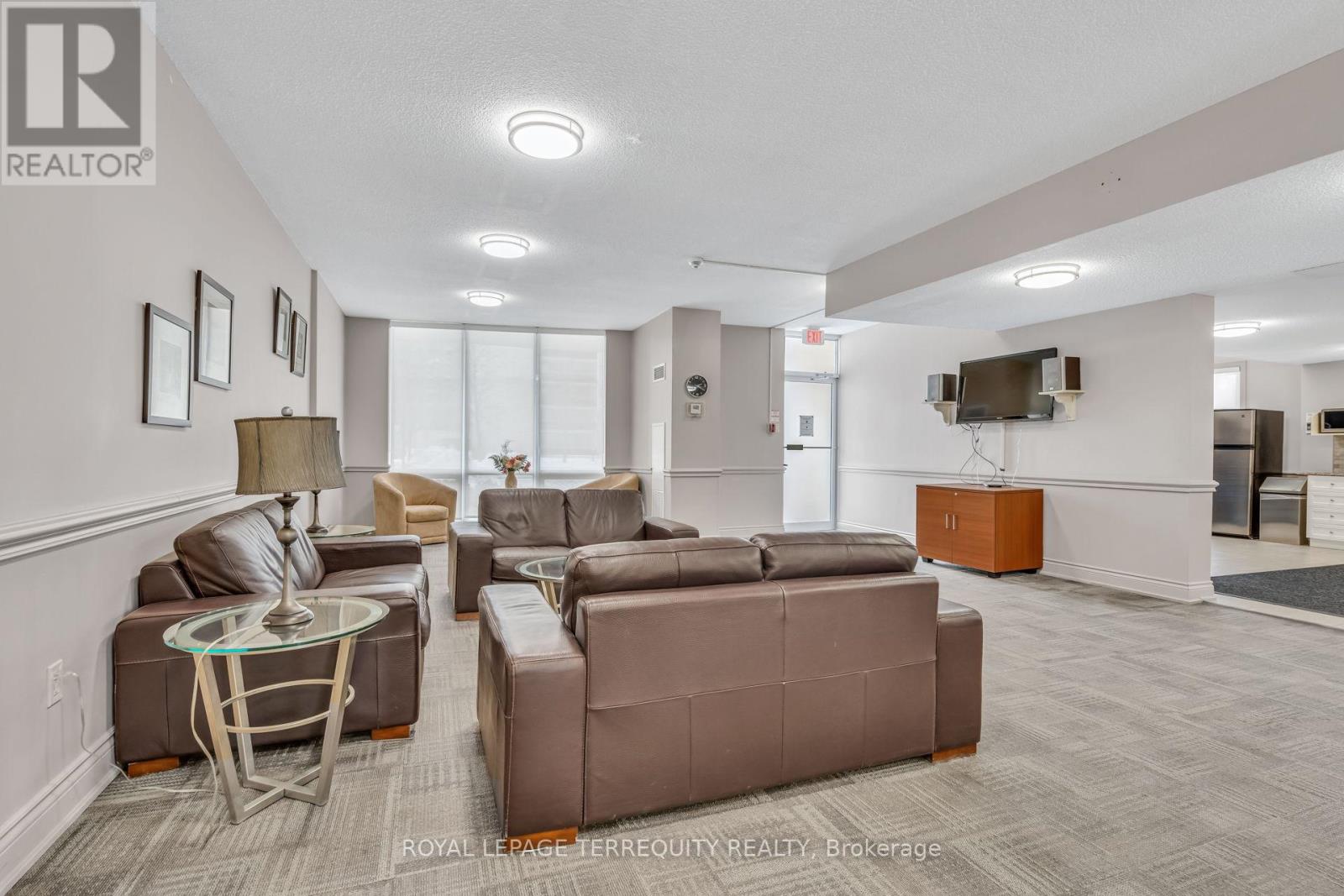 #410 812 BURNHAMTHORPE ROAD - 35