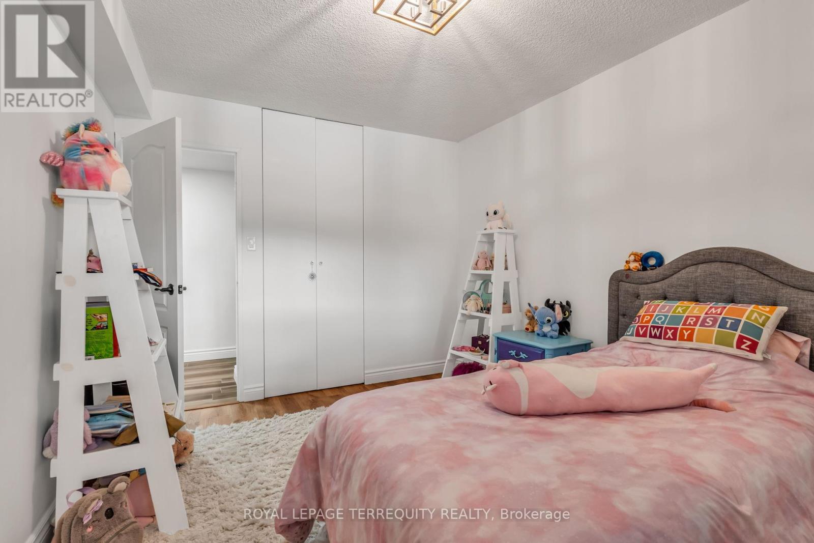#410 812 BURNHAMTHORPE ROAD - 26