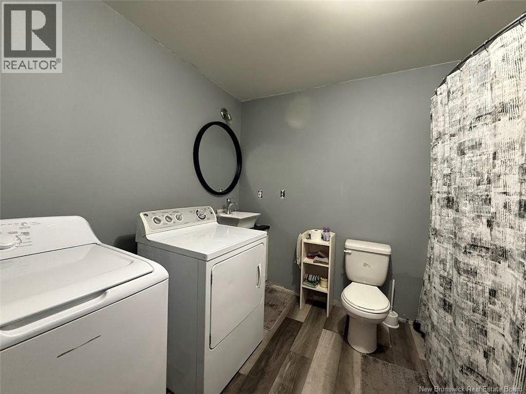 1043 Victoria Street - 11