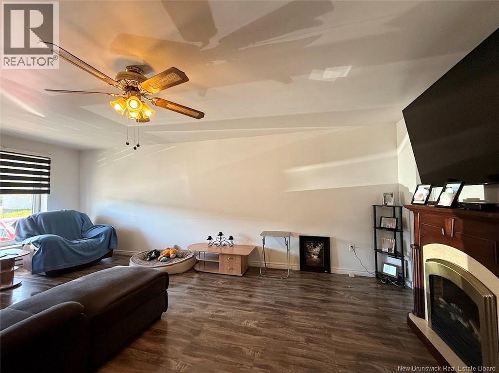 1043 Victoria Street - 5