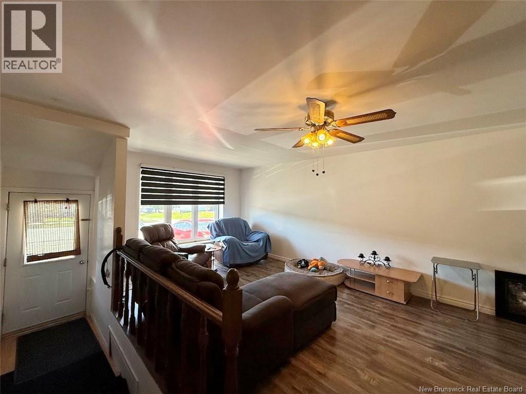 1043 Victoria Street - 7
