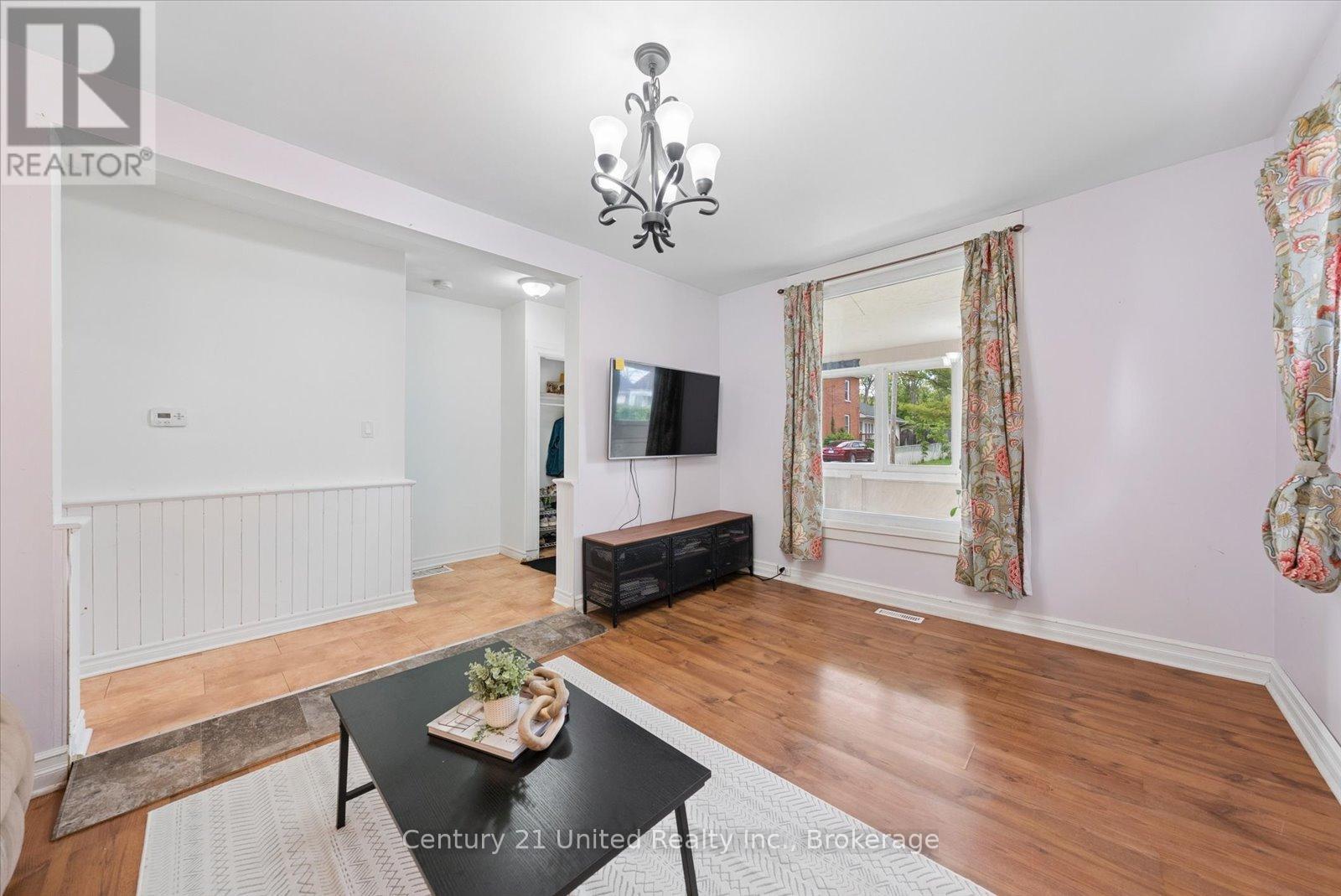 665 FRANK STREET - 11