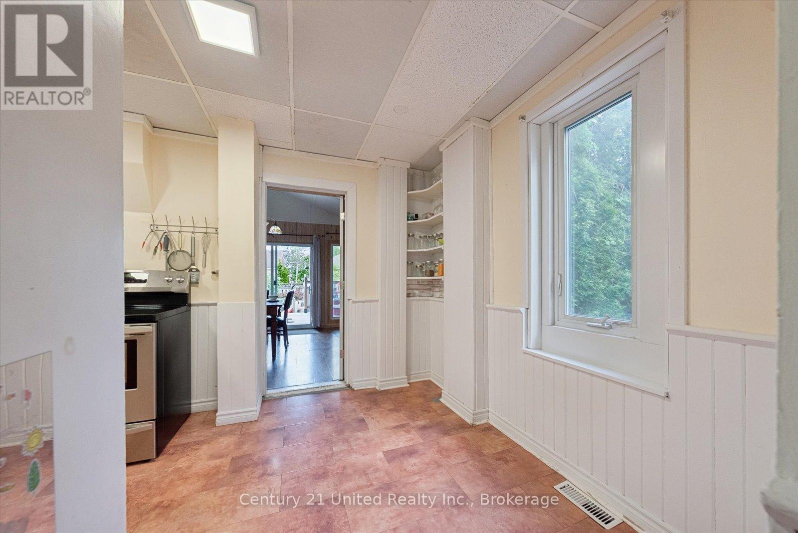 665 FRANK STREET - 14