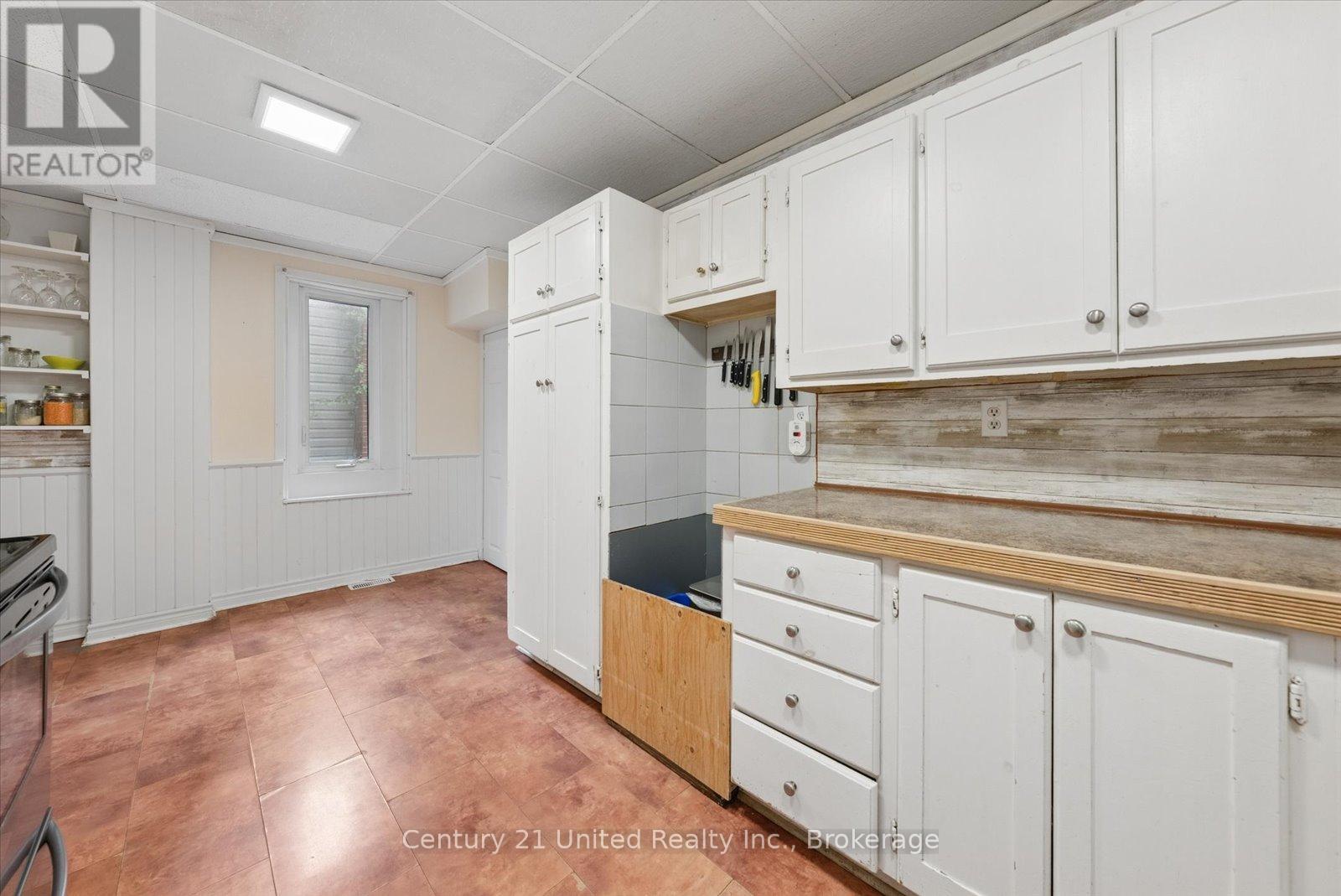 665 FRANK STREET - 18