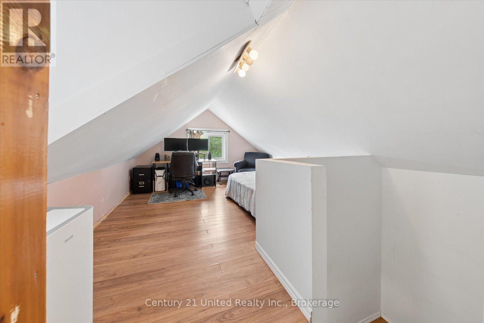 665 FRANK STREET - 34