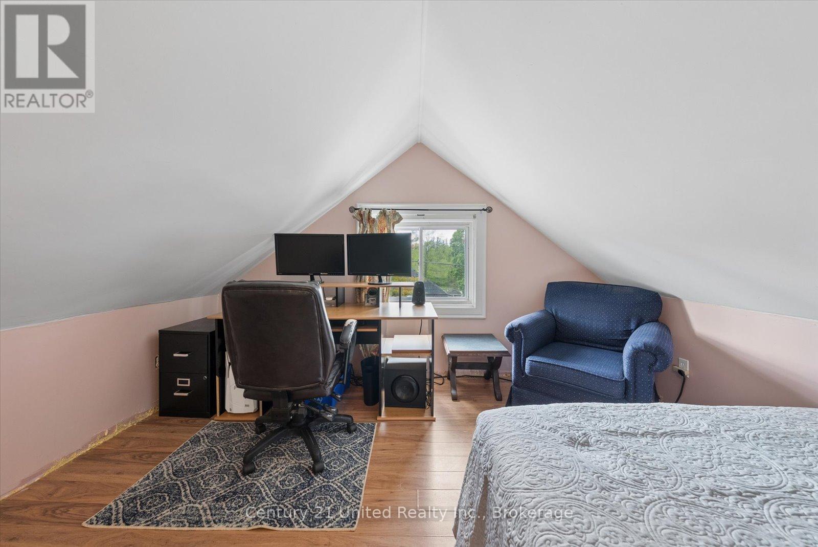 665 FRANK STREET - 35