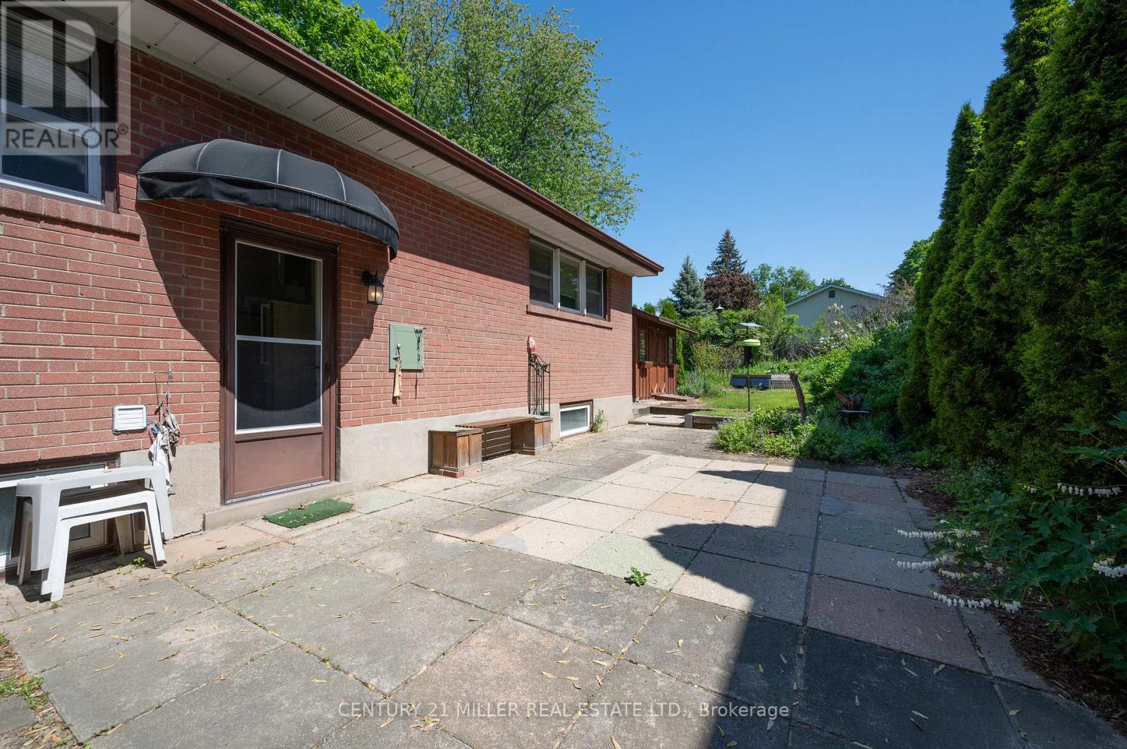 1304 AVON CRESCENT - 10
