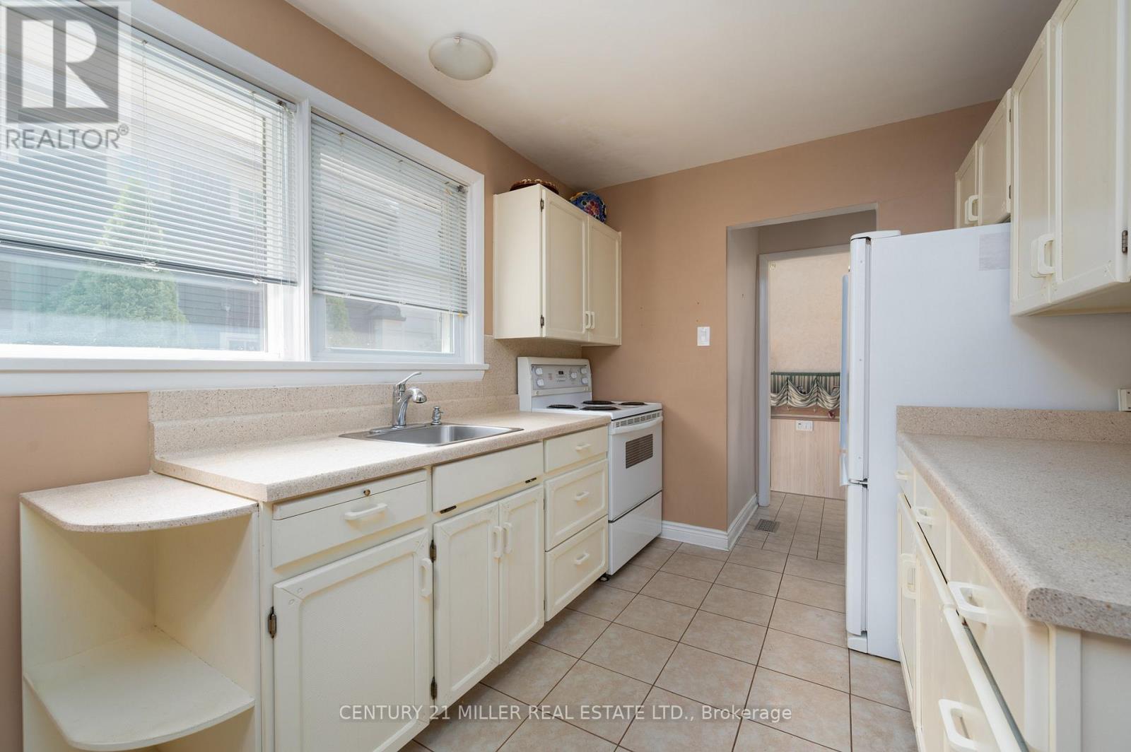 1304 AVON CRESCENT - 13