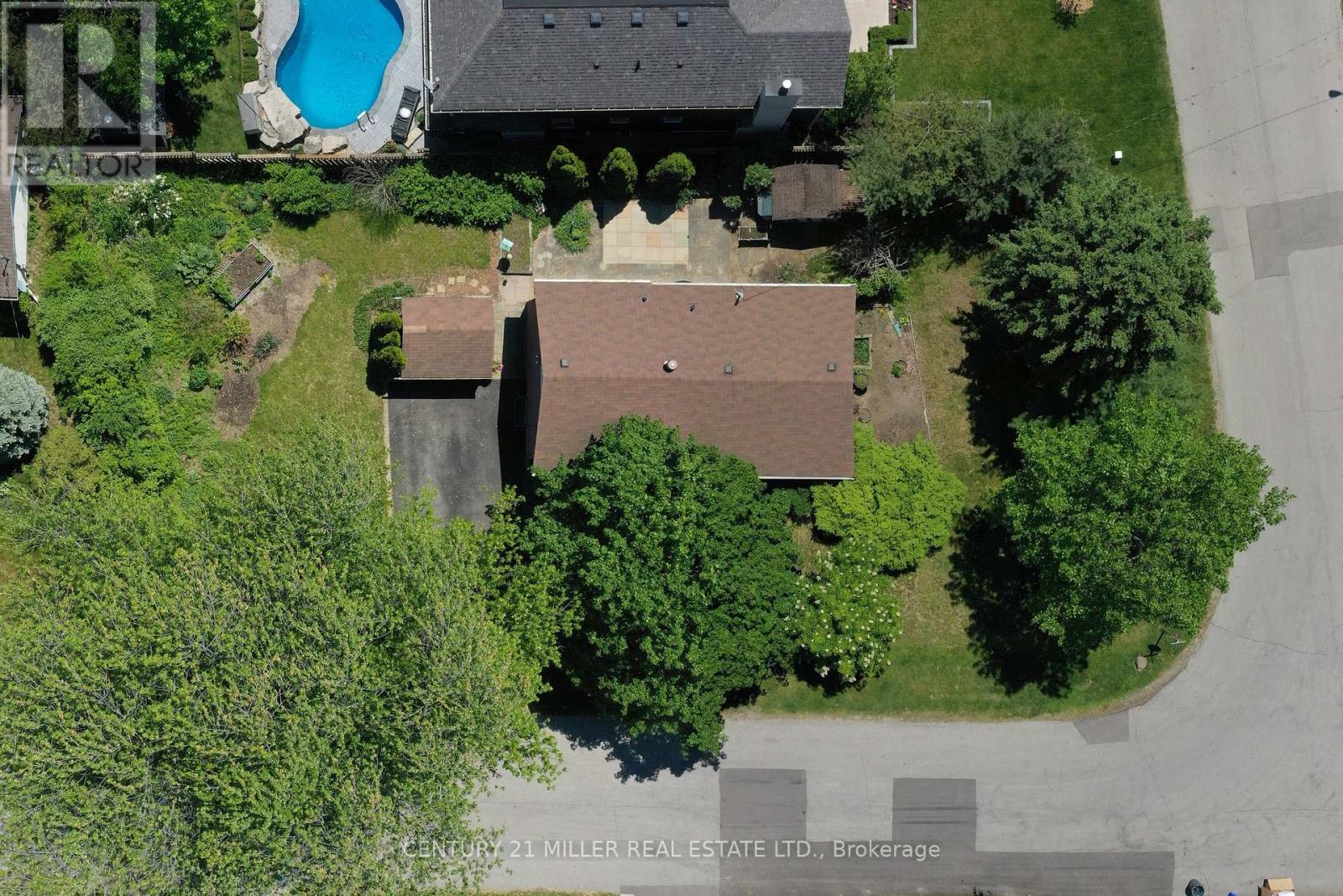 1304 AVON CRESCENT - 4