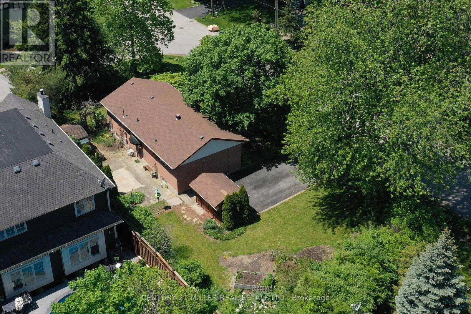 1304 AVON CRESCENT - 5