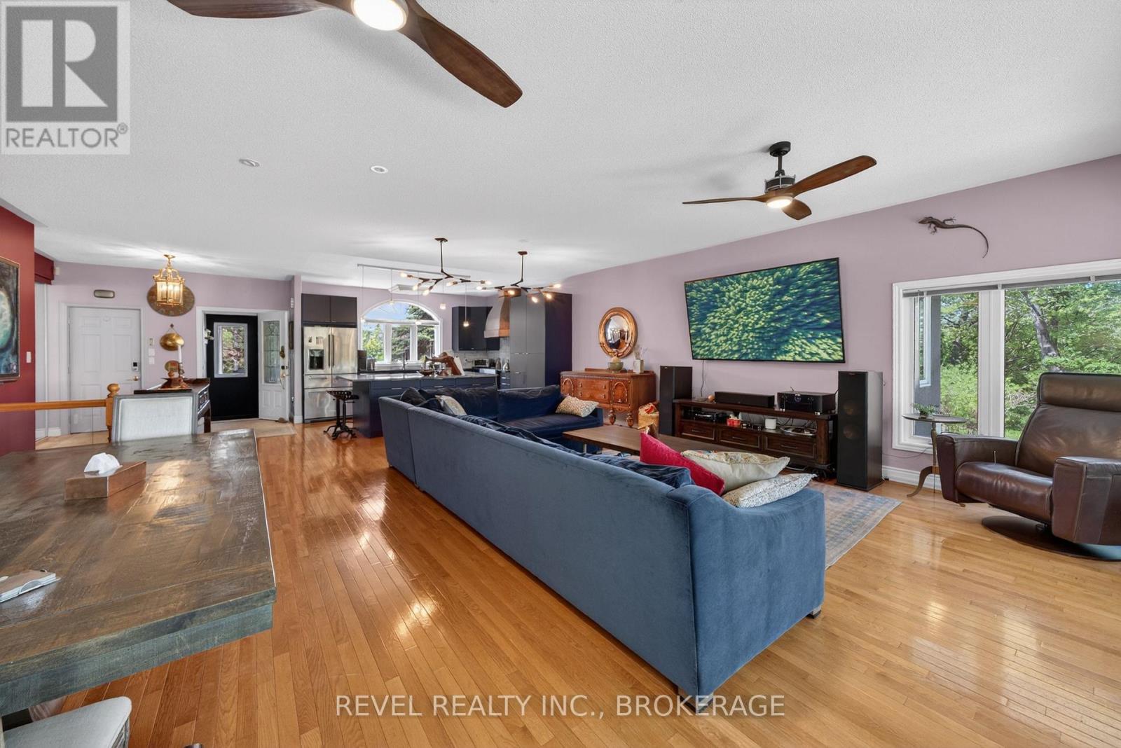 1142 COVERDALE DRIVE - 13