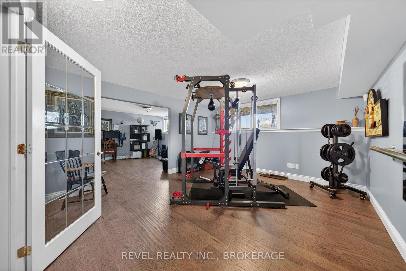 1142 COVERDALE DRIVE - 25
