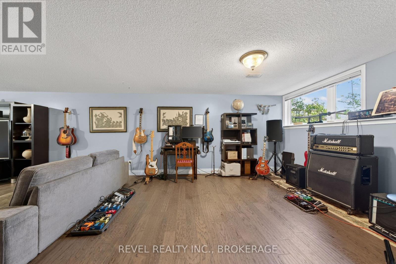 1142 COVERDALE DRIVE - 26