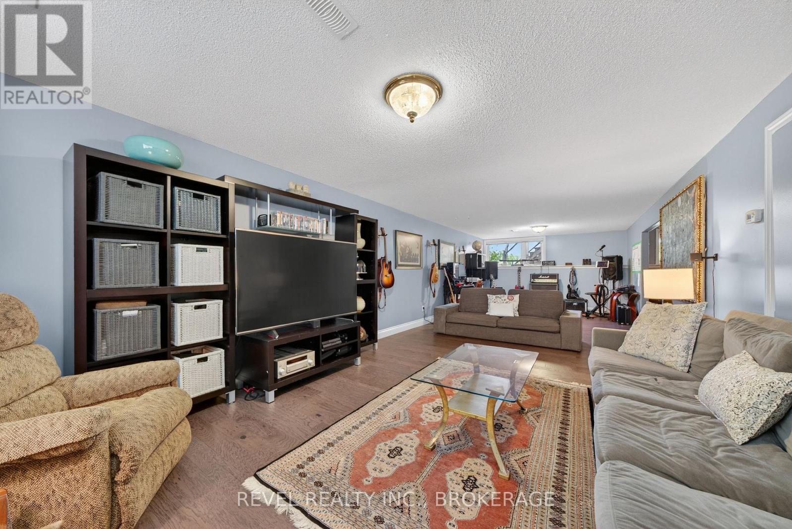 1142 COVERDALE DRIVE - 28