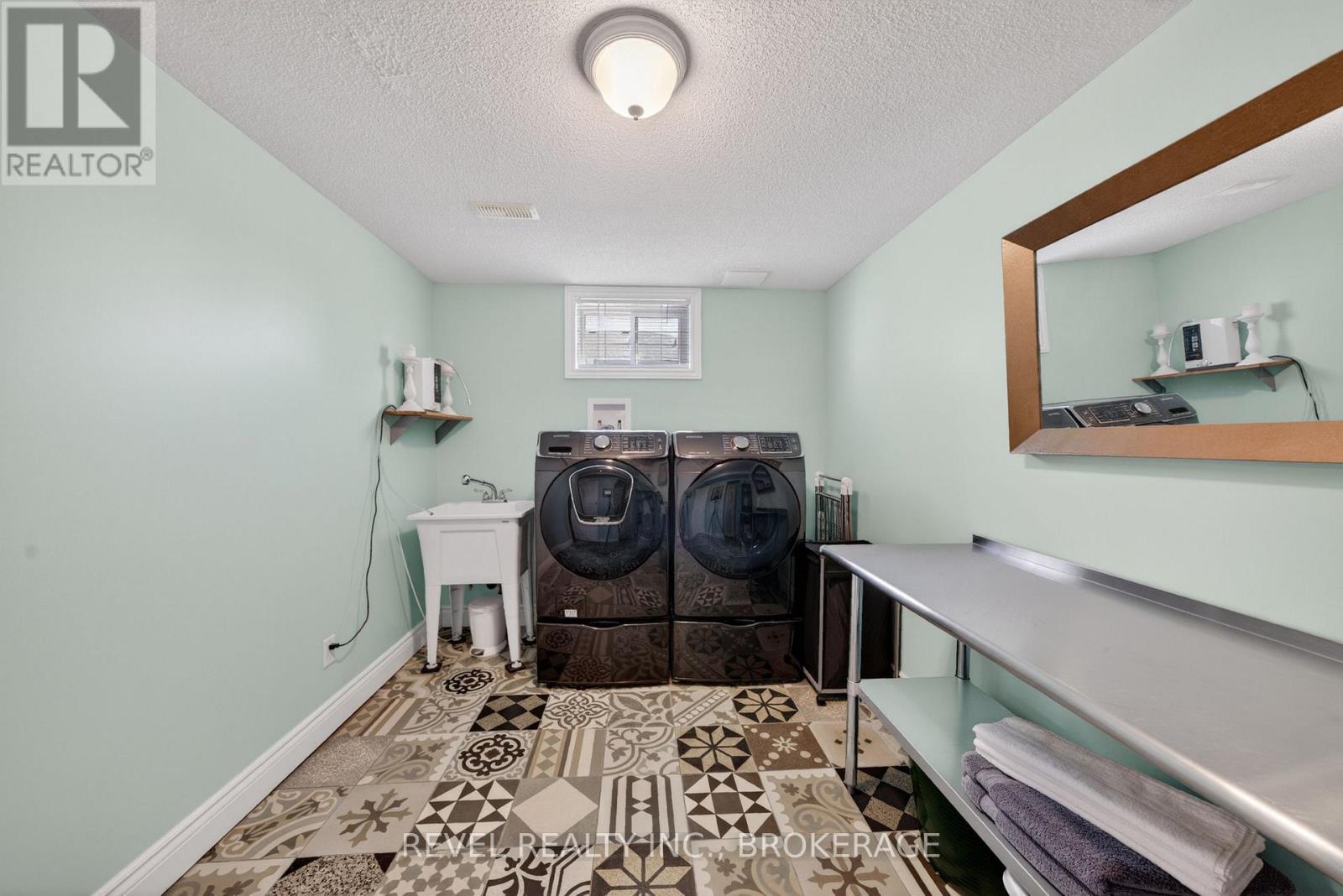 1142 COVERDALE DRIVE - 30