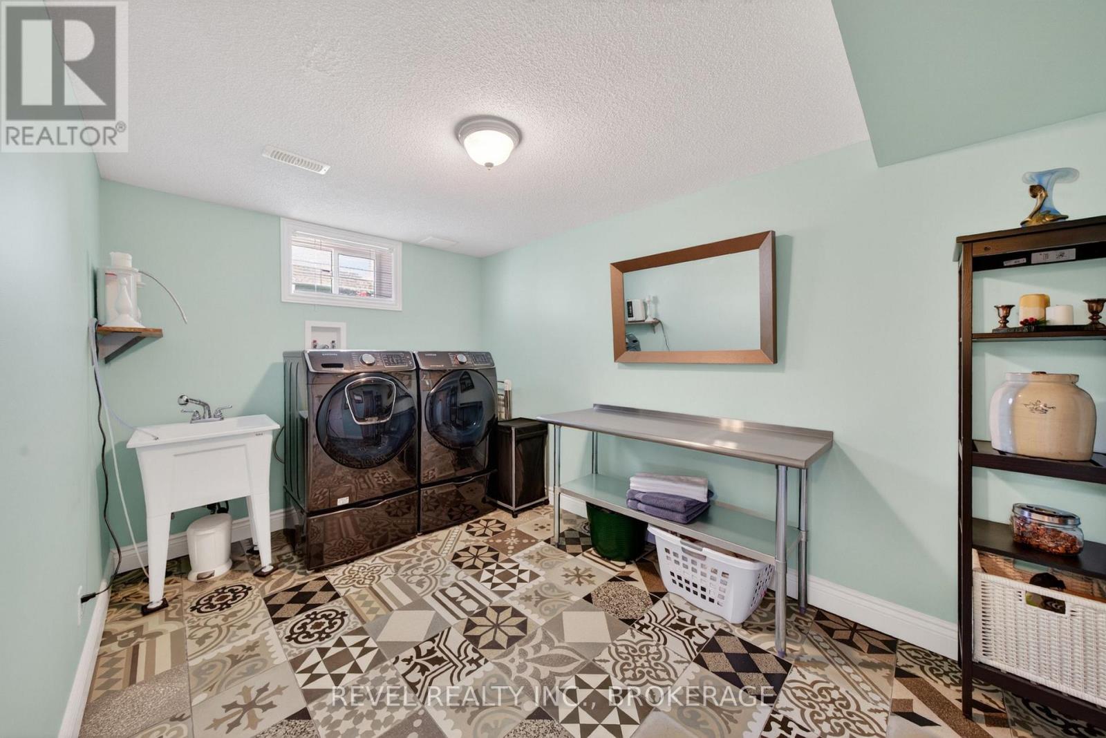 1142 COVERDALE DRIVE - 31