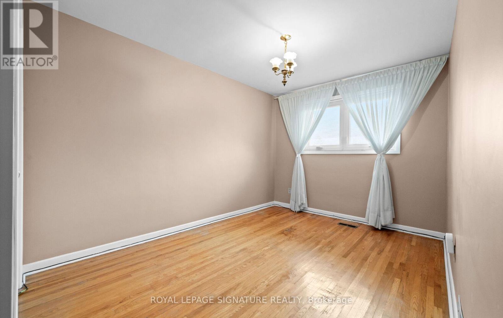 1142 ALEXANDRA AVENUE - 15