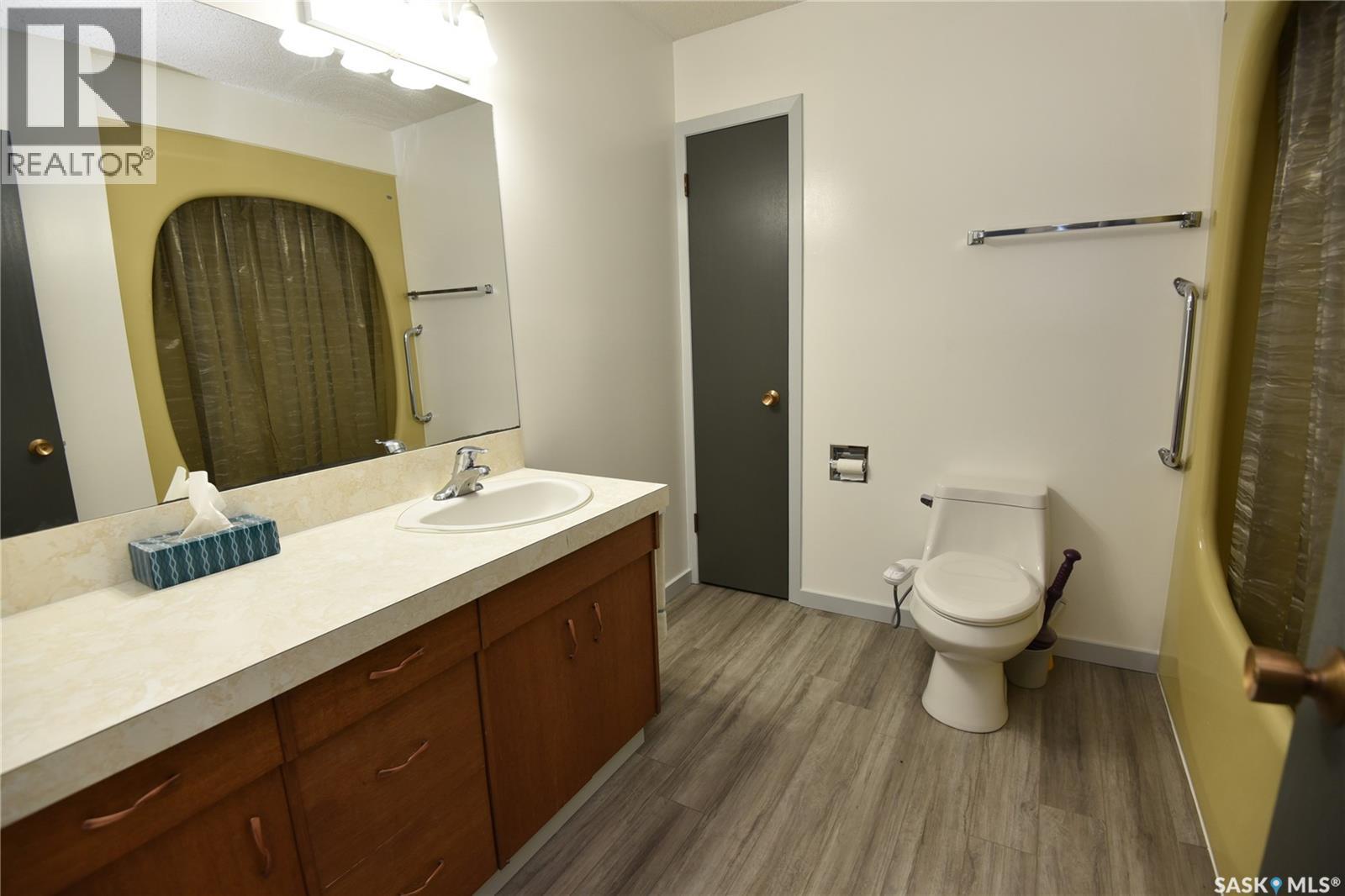 409 Nipawin ROAD E - 10