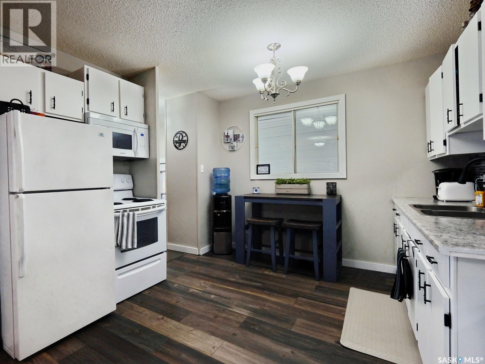 302 7th STREET E - 25