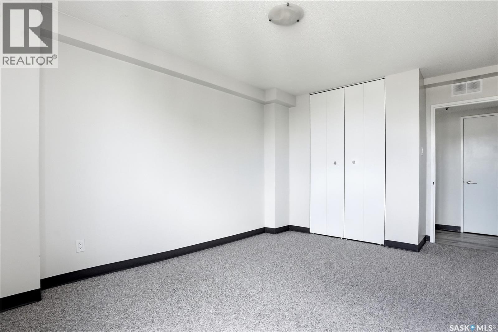 #2102 320 5th AVENUE N - 17