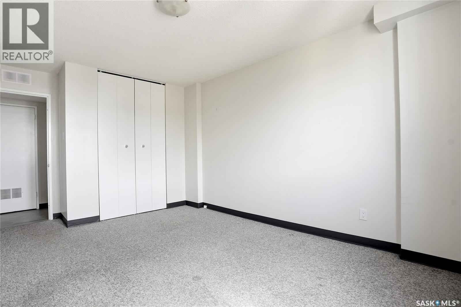#2102 320 5th AVENUE N - 19