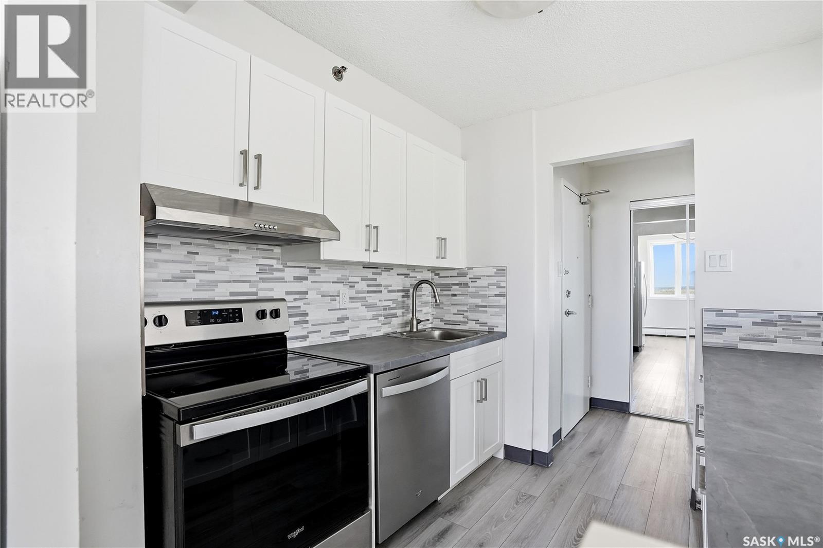 #2102 320 5th AVENUE N - Image 3