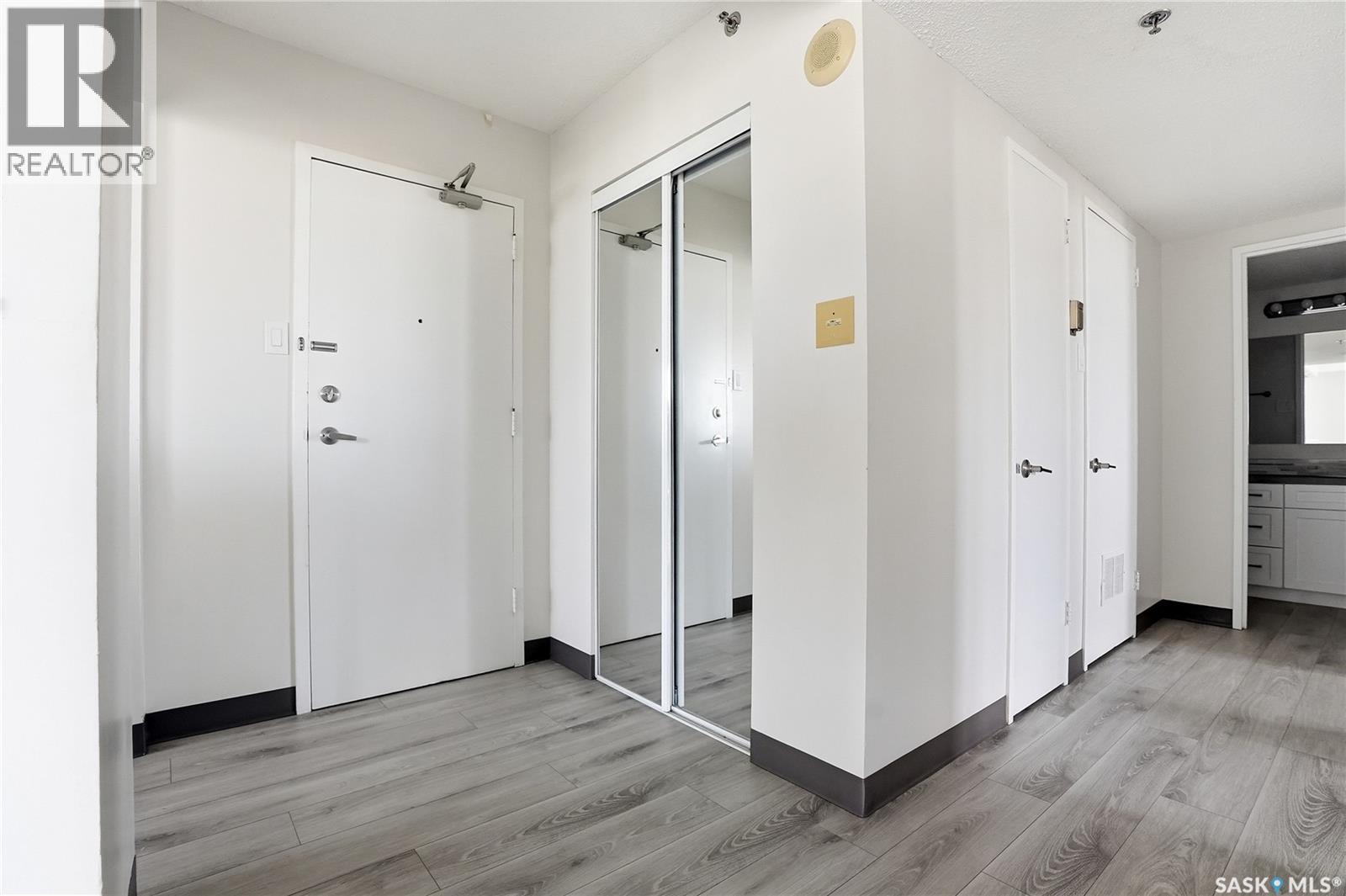 #2102 320 5th AVENUE N - 4