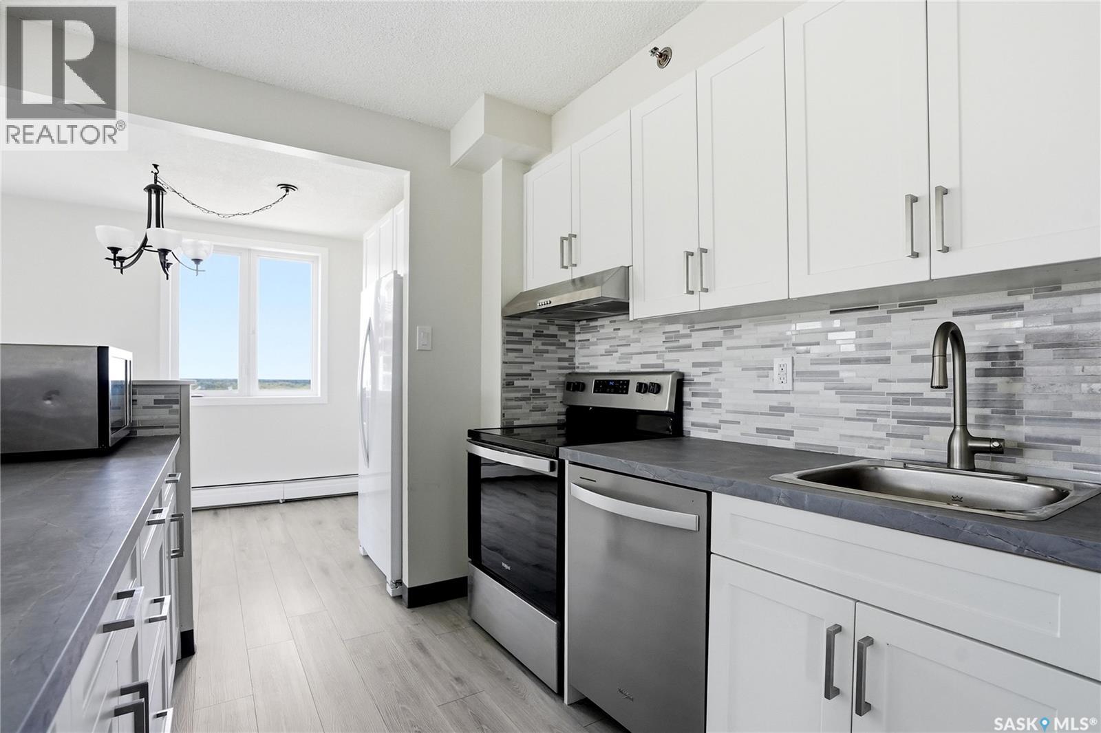 #2102 320 5th AVENUE N - 6