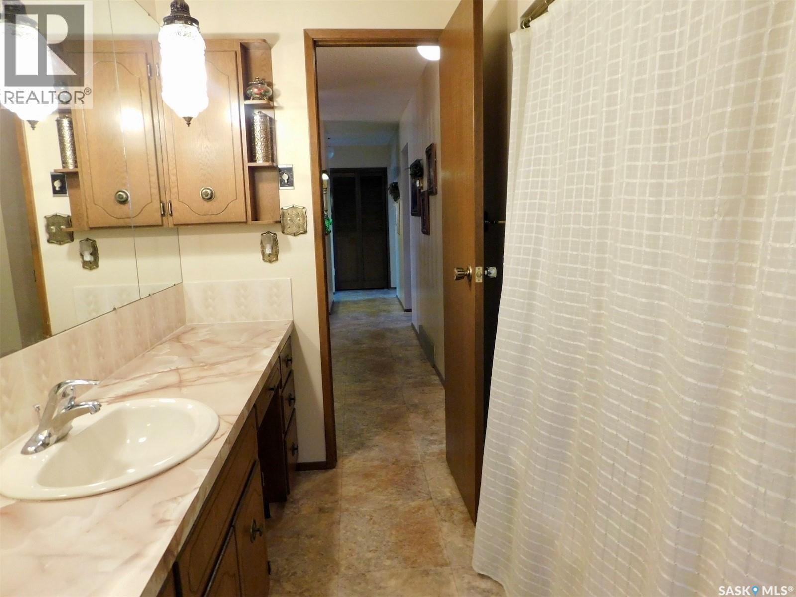 1011 Granville AVENUE — photo 17