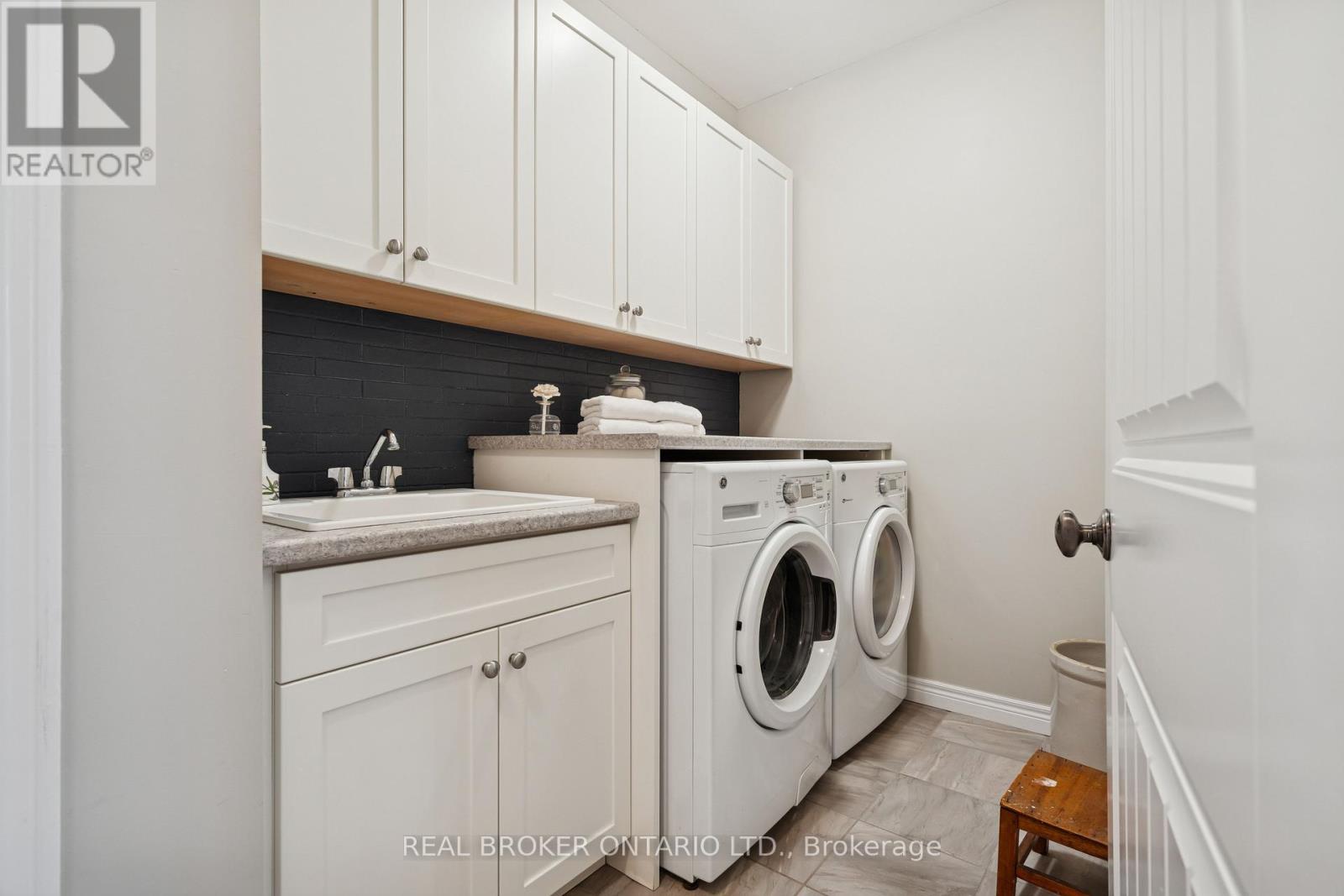 10 CHESTNUT DRIVE - 11