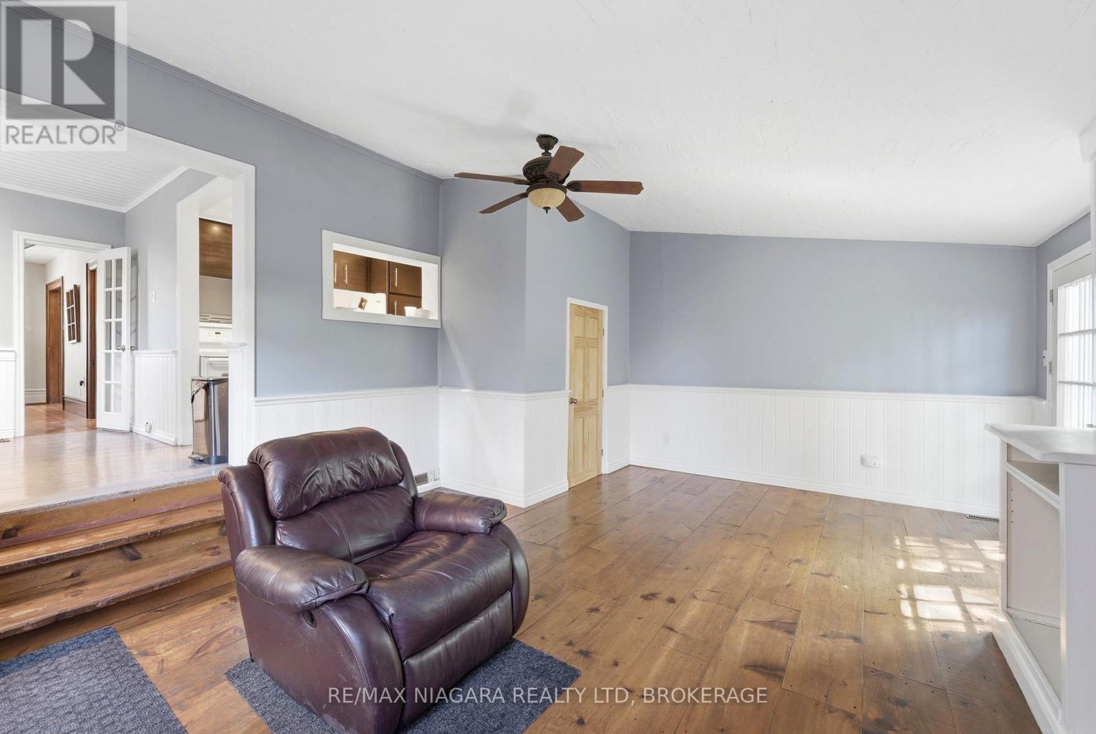 4887 CRYSLER AVENUE - 14