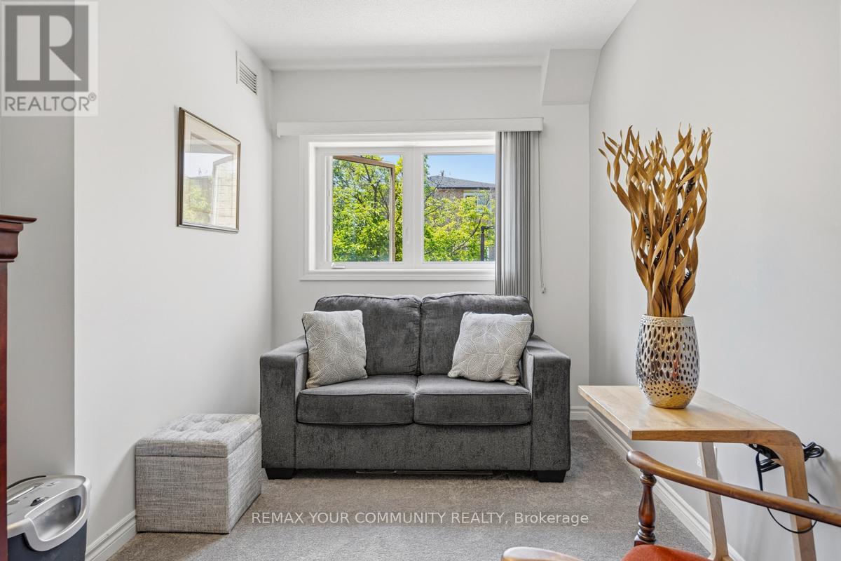 #206 112 SIMCOE ROAD - 16