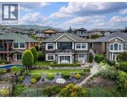 Full ensuite bathroom - 629 Almandine Court, Kelowna, BC V1W4Z5 Photo 11