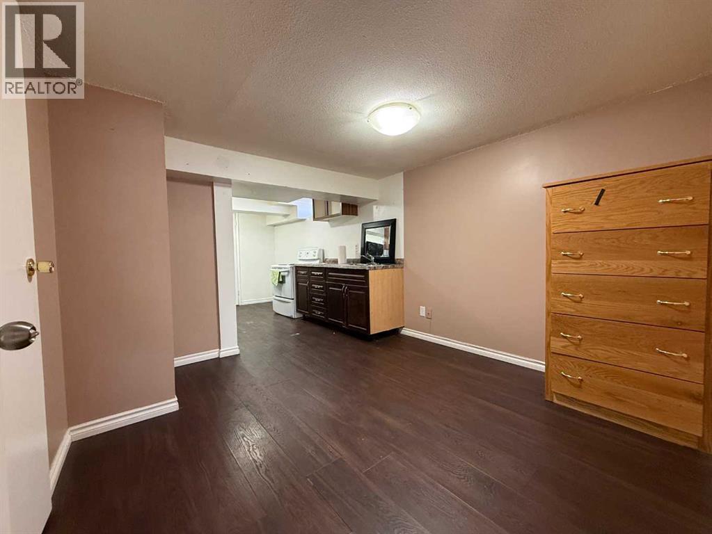 1607 25 Avenue SW - 30