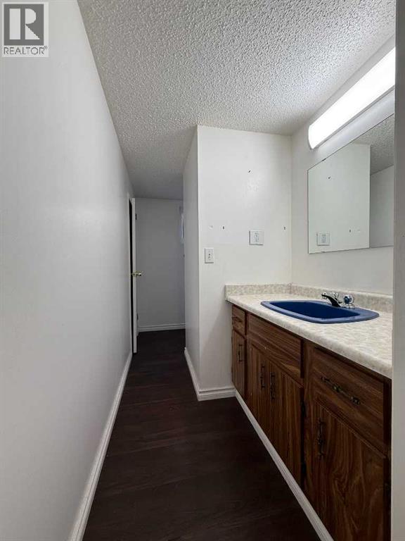 1607 25 Avenue SW - 36