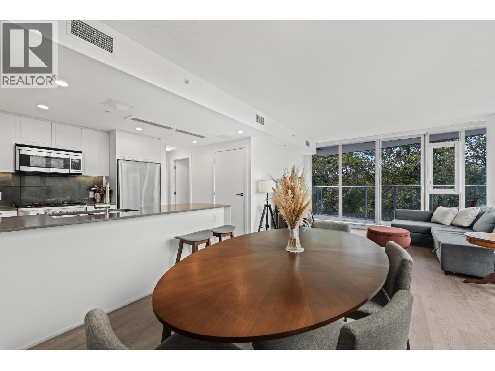 807 1401 HUNTER STREET, North Vancouver