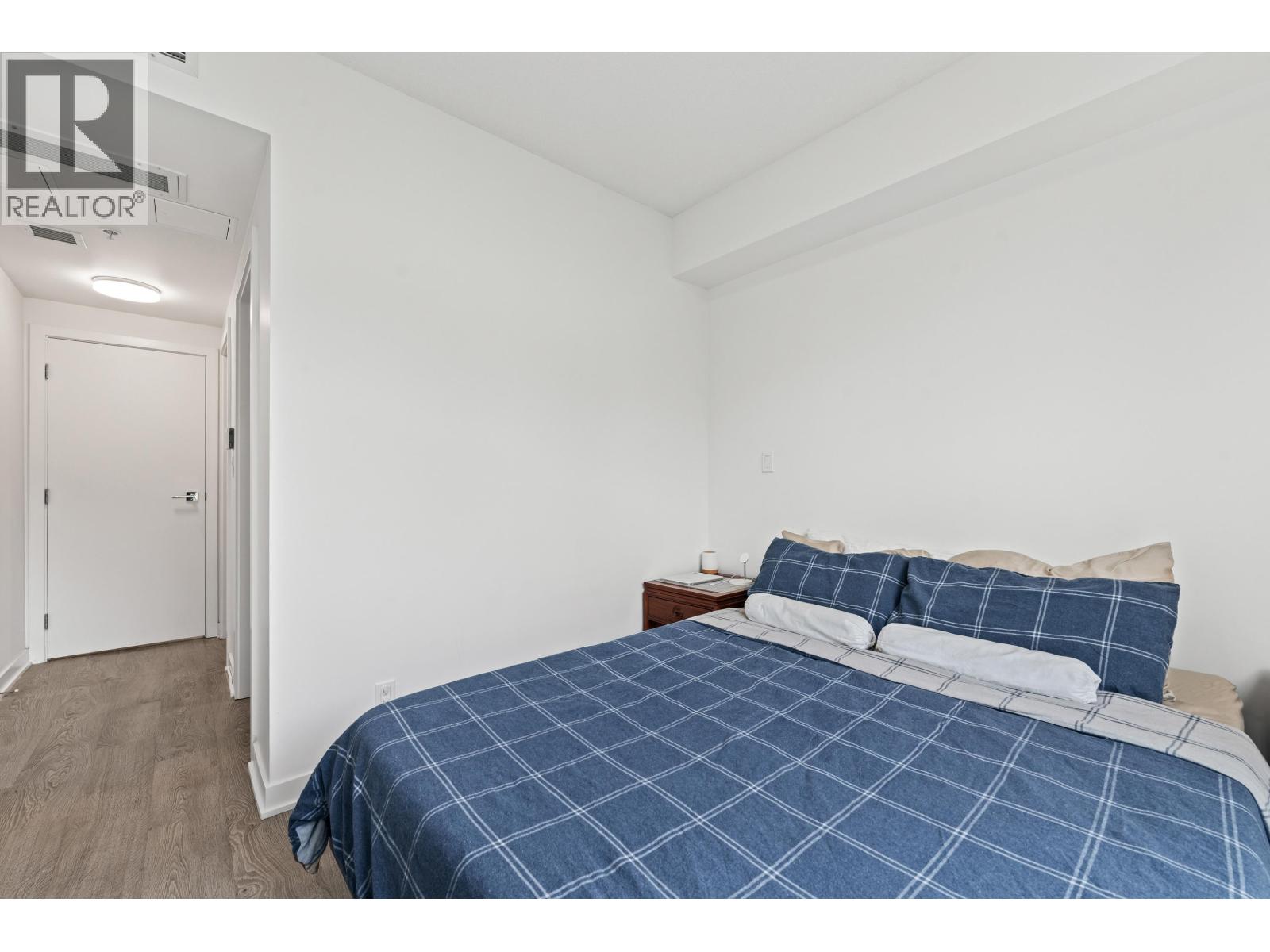 807 1401 HUNTER STREET, North Vancouver
